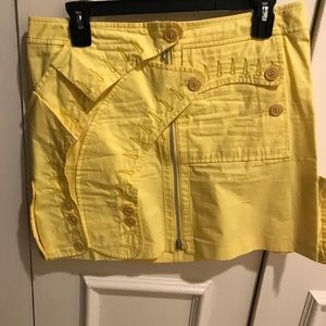 Yellow short skirt